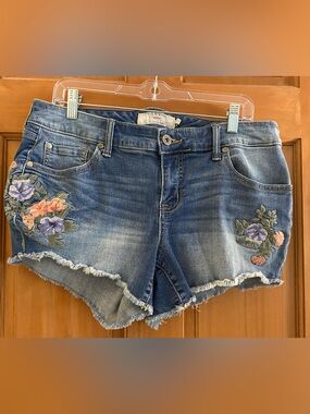 Torrid embroidered floral denim shorts size 12